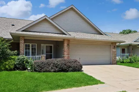 105 Notting Hill Ln, Iowa City, IA 52245