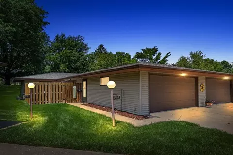 3425 Tulane Ct, Iowacity, IA 52240