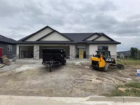 652 Rock Ridge Rd, Tiffin, IA 52340