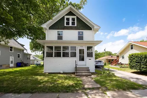 1722 Ellis Blvd NW, Cedar Rapids, IA 52405