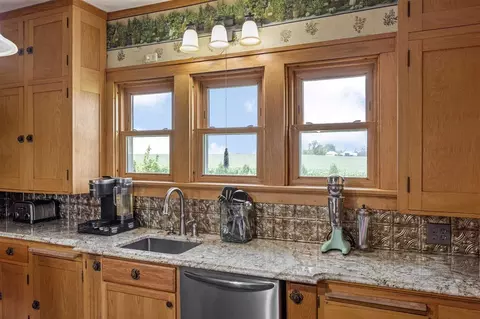 Kitchen - 6453 31st Ave, Shellsburg, IA 52332 photo 8 of 10