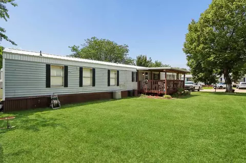 10 Erobi Ln, Iowa City, IA 52240