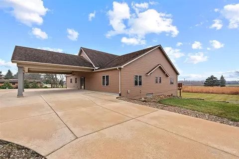 Exterior - 101 E 13th St, Sumner, IA 50674 photo 1 of 10