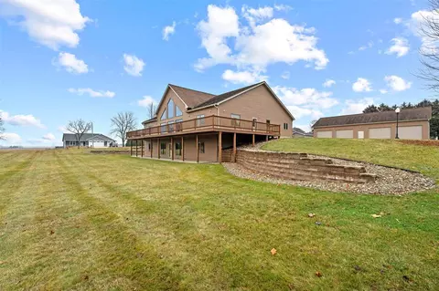 Exterior - 101 E 13th St, Sumner, IA 50674 photo 8 of 10