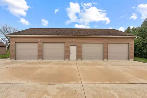 Exterior - 101 E 13th St, Sumner, IA 50674 photo 2 of 10