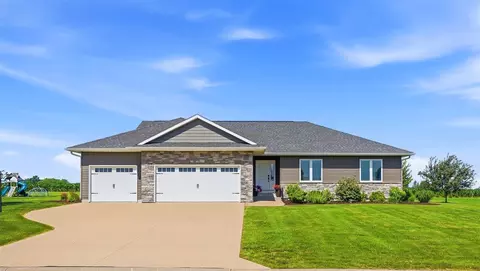 1246 Eagle Dr, West Liberty, IA 52776