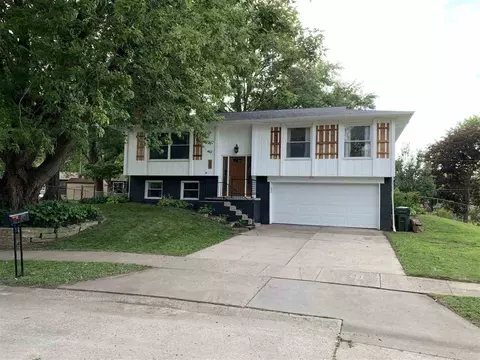 32 Gleason Dr, Iowacity, IA 52245