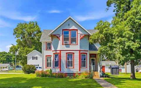 296 W Adams St, Marengo, IA 52301