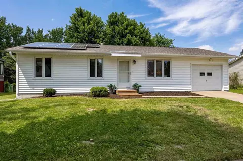 934 Sandusky Dr, Iowacity, IA 52245