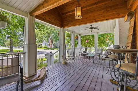 Exterior - 402 E Main St, Washington, IA 52353 photo 6 of 10