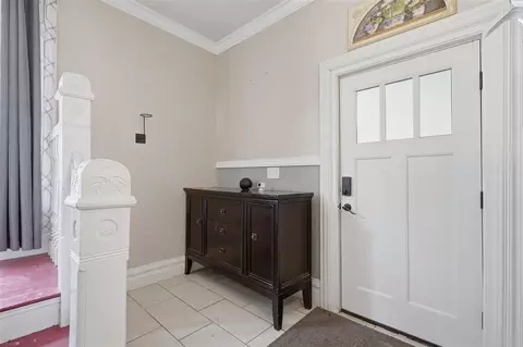 Entry Way - 402 E Main St, Washington, IA 52353 photo 2 of 3