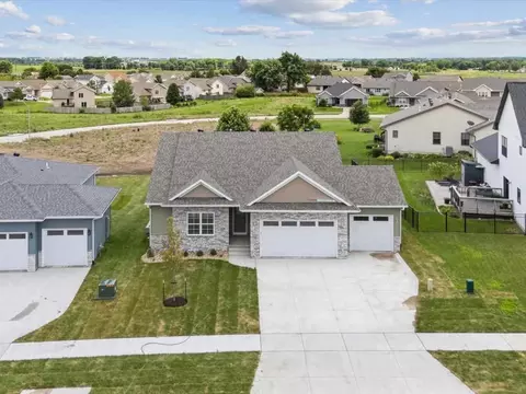 1223 Covered Wagon Dr, Iowa City, IA 52240