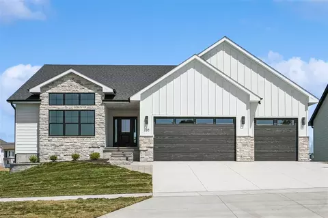 230 S Seven Oaks Rd, North Liberty, IA 52317
