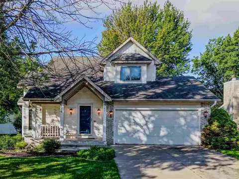 45 Heron Cir, Iowa City, IA 52245