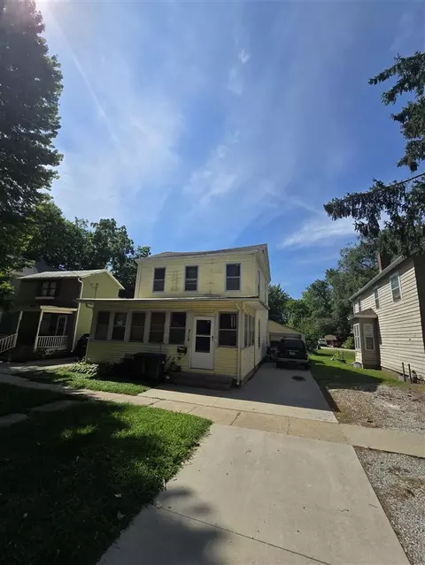 715 E Davenport St, Iowa City, IA 52245