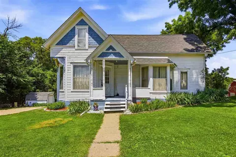623 E Main St, West Branch, IA 52358