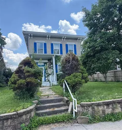 319 E Washington, Washington, IA 52353