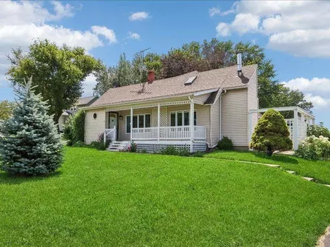 4975 Sharon Center Rd SW, Iowa City, IA 52240