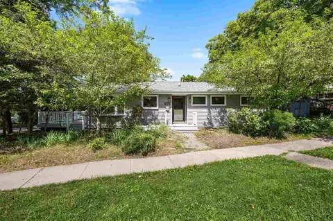 1825 Morningside Dr, Iowa City, IA 52245