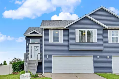 1582 Deerfield Dr, North Liberty, IA 52317