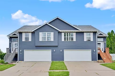 1582 Deerfield Dr, North Liberty, IA 52317