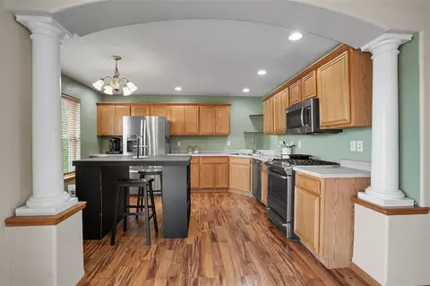 1582 Deerfield Dr, North Liberty, IA 52317