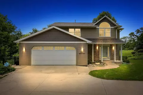 57 S High Circle Dr NE, Iowa City, IA 52240