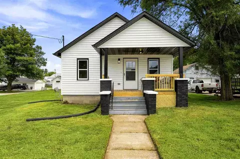 232 E Third St, Solon, IA 52333