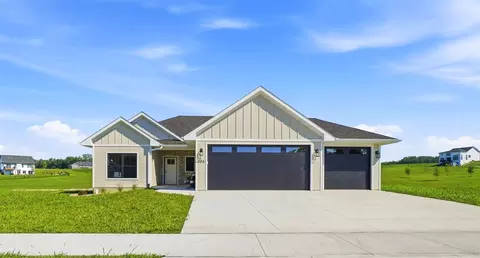 206 Westwood Cir, Kalona, IA 52247