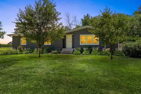 357 Spring Creek Rd, Mount Vernon, IA 52314