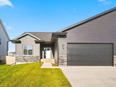 1409 Duncan Dr, Muscatine, IA 52761