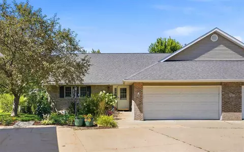 507 Washington Ct, Mount Vernon, IA 52314