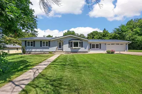 210 W 11th St, Tipton, IA 52772
