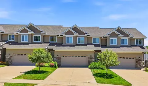 2233 E Grantview Dr, Coralville, IA 52241