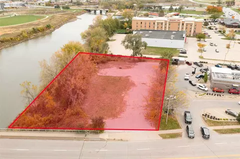21 W Benton St, Iowacity, IA 52246