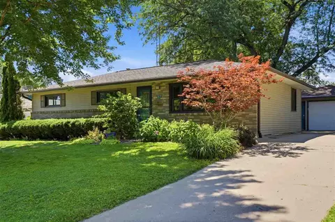 517 Terrace Rd, Iowa City, IA 52245