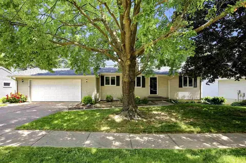 1046 Briar Dr, Iowa City, IA 52240
