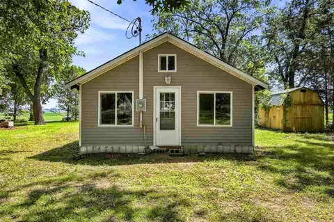 993 Ivanhoe Cir, Mount Vernon, IA 52314
