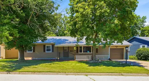 1133 Oakview Dr, Columbus Junction, IA 52738