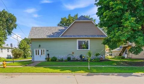 Exterior - 302 E 2nd St, Washington, IA 52353 photo 6 of 9
