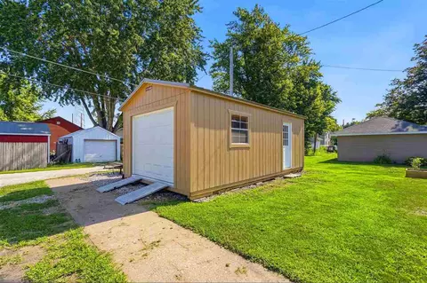 Exterior - 302 E 2nd St, Washington, IA 52353 photo 5 of 9