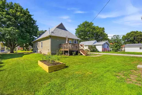 Exterior - 302 E 2nd St, Washington, IA 52353 photo 3 of 9