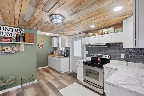 Kitchen - 302 E 2nd St, Washington, IA 52353 photo 3 of 5