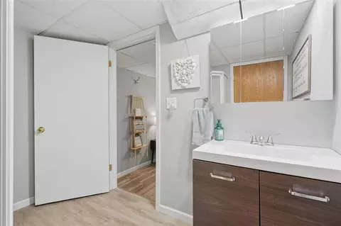 Bath - 302 E 2nd St, Washington, IA 52353 photo 2 of 4