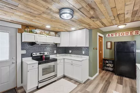 Kitchen - 302 E 2nd St, Washington, IA 52353 photo 4 of 5