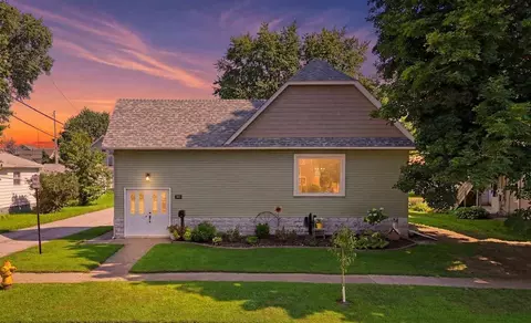 Exterior - 302 E 2nd St, Washington, IA 52353 photo 9 of 9