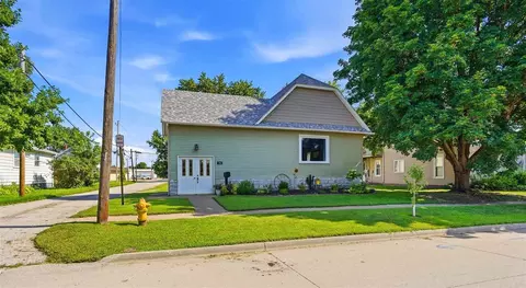 Exterior - 302 E 2nd St, Washington, IA 52353 photo 7 of 9