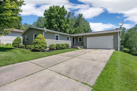 15 Riverview Dr NE, Iowa City, IA 52240