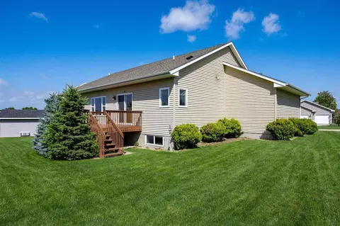 Exterior - 2050 Hillside Dr, Ely, IA 52227 photo 4 of 7