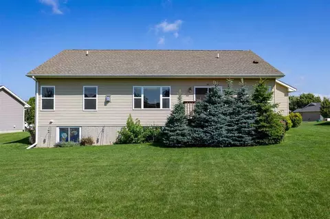 Exterior - 2050 Hillside Dr, Ely, IA 52227 photo 6 of 7